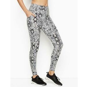 Victoria’s Secret sport knockout leggings
